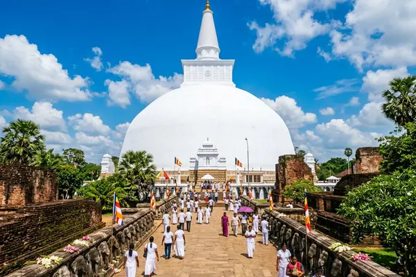 Ruwanwelisaya white stupa in Anuradhapura