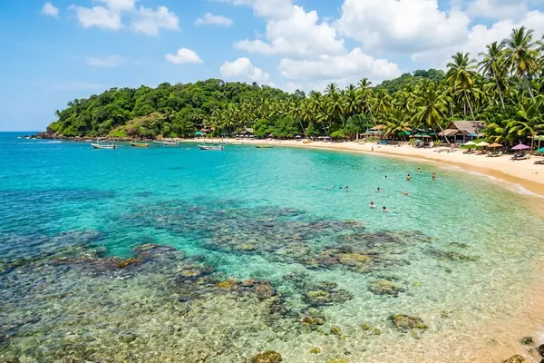 Unawatuna crescent bay with turquoise water